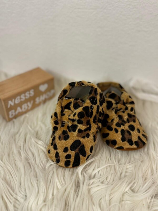 Leopar Desenli Fiyonklu Bebek Makosen Ayakkabı - Image 2